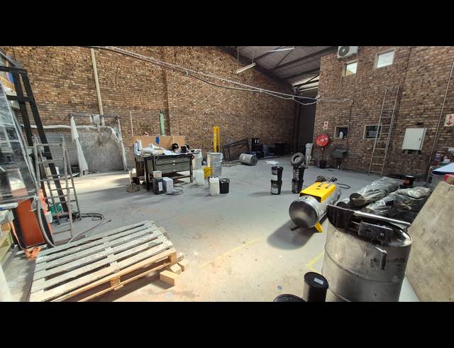 1,800M² FACTORY FOR SALE IN ANDERBOLT